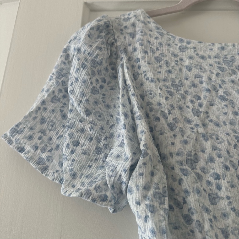 Abercrombie & Fitch Floral Knot-Front Flutter Sleeve Crop Top XS EUC - Picture 10 of 12